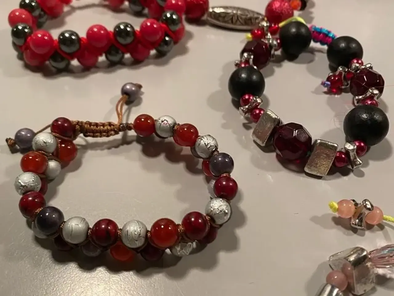 Billede 2 - Nye knyttede armbånd