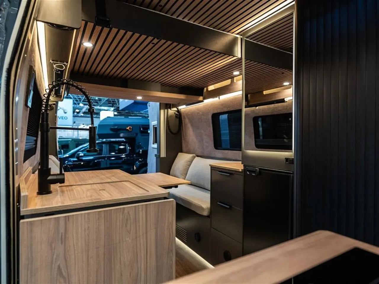 Billede 2 - 2027 - Nomade Nation Space S STEALTH VAN MED LOUNGE I SKANDINAVISK DESIGN