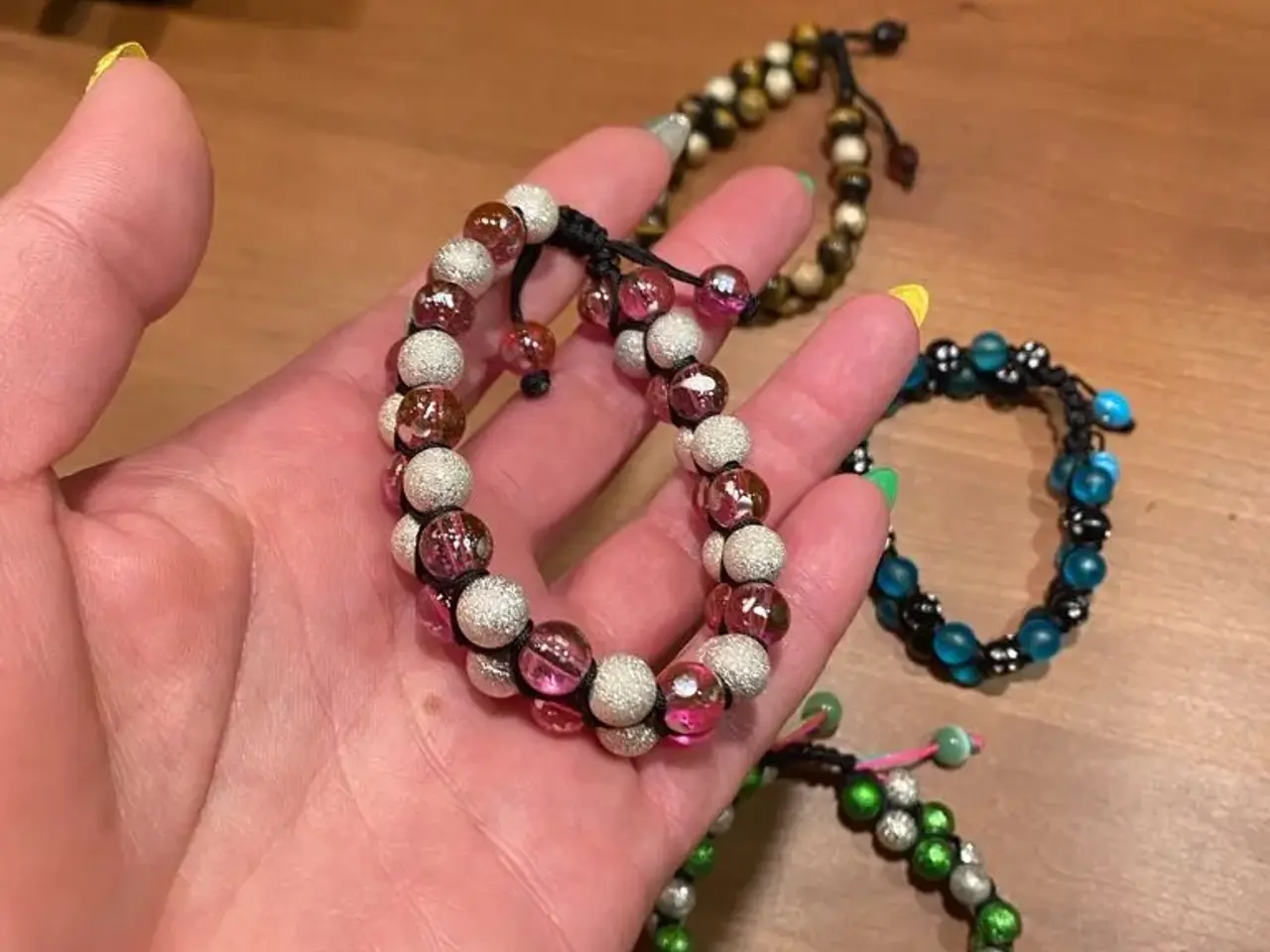Billede 5 - Nye knyttede armbånd