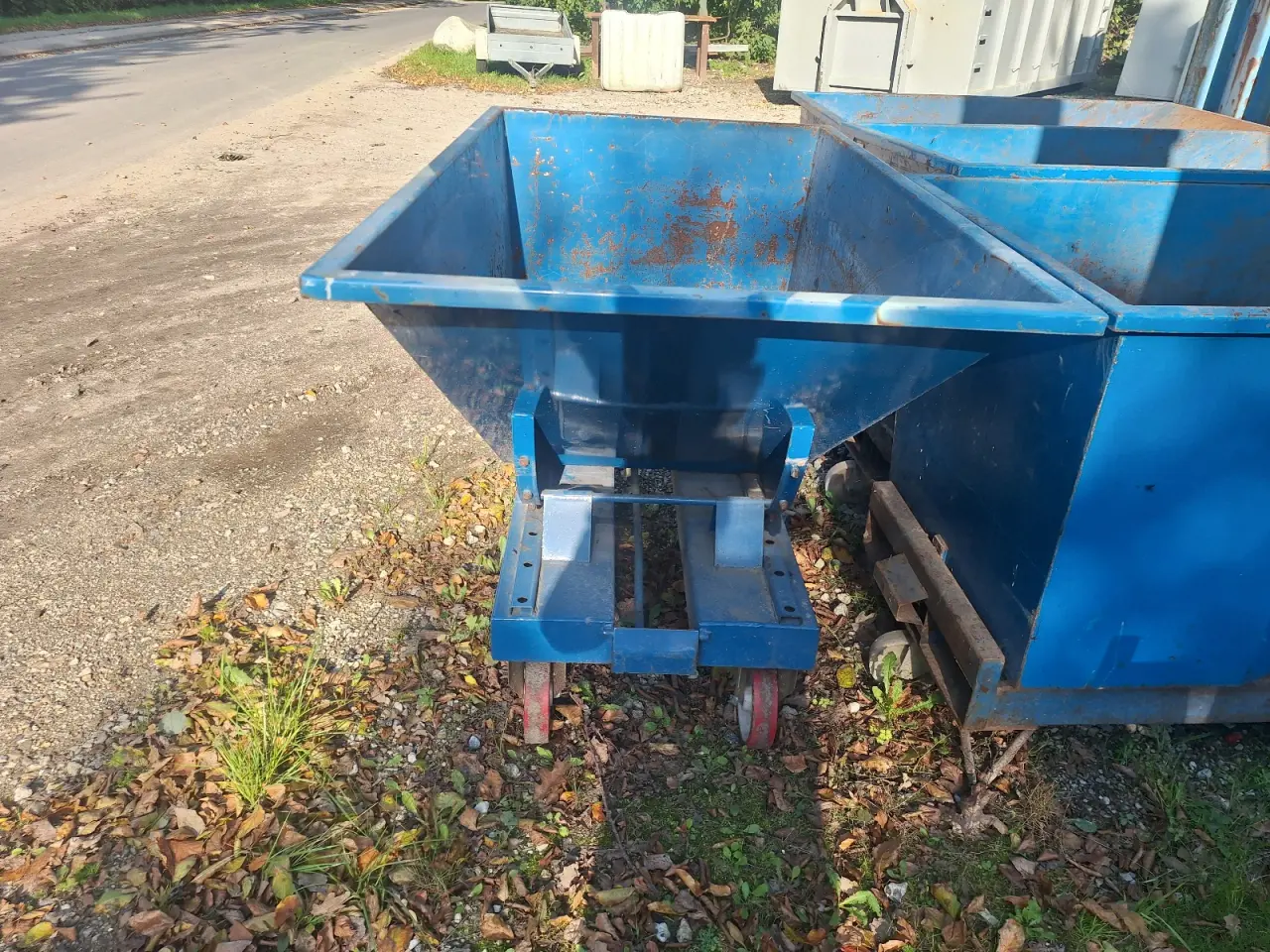 Billede 2 - 4 stk. 2000 liter vippecontainer med hjul