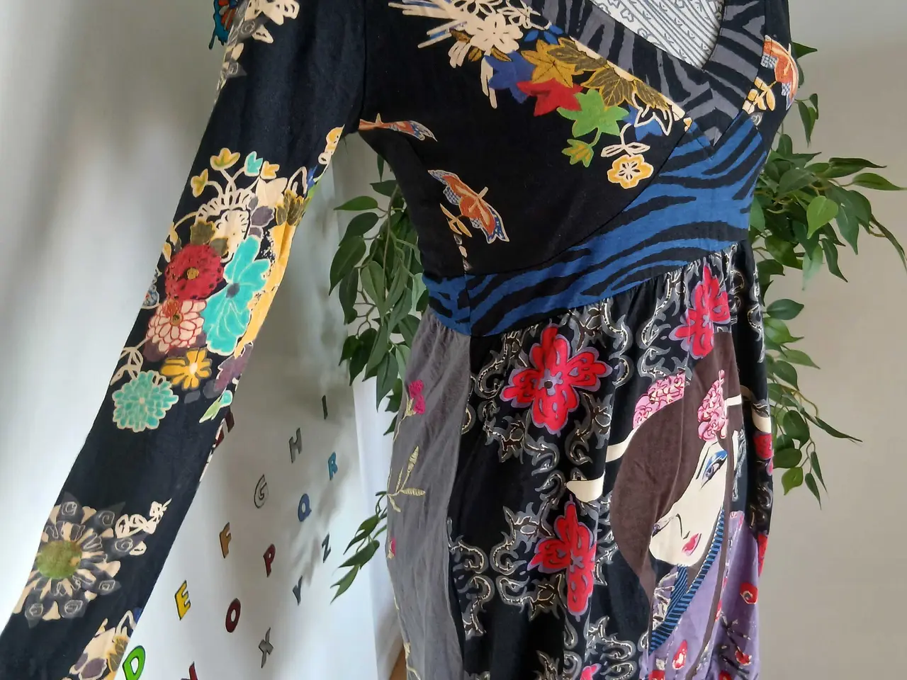 Billede 4 - Kjole. Desigual. Medium/38
