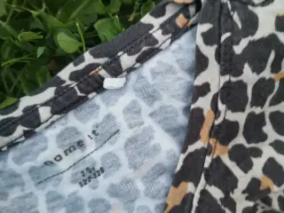 Tøj pakke pige str 4-6år 5 kr ialt 🌸