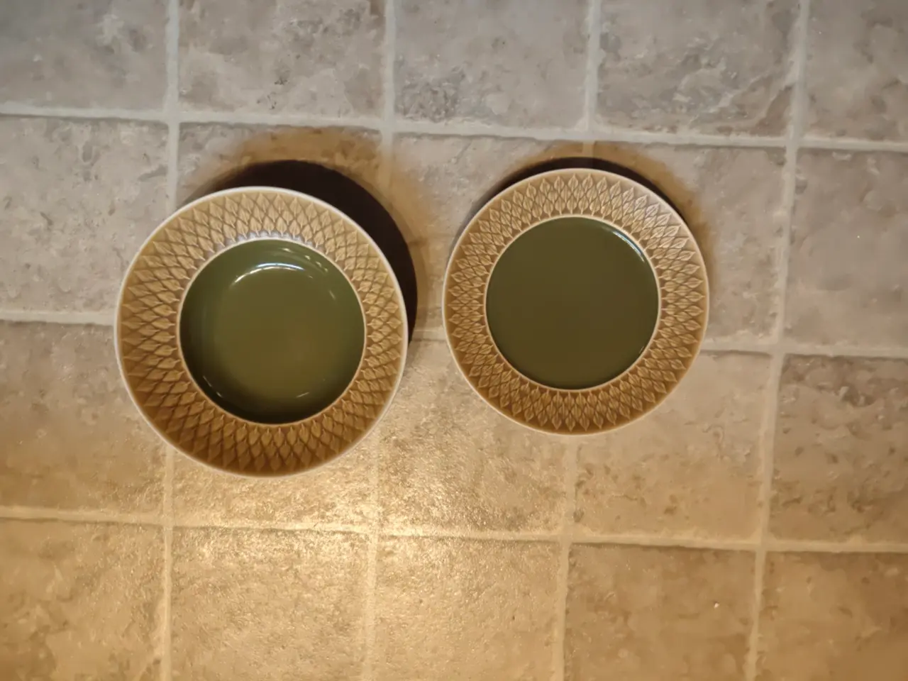 Billede 10 - Relief stentøj kaffekande, tallerkener, kopper m.