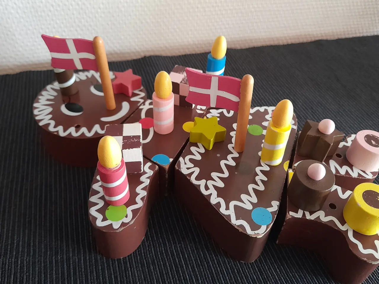 Billede 1 - Mamamemo kagekone med flag, lys og slik.