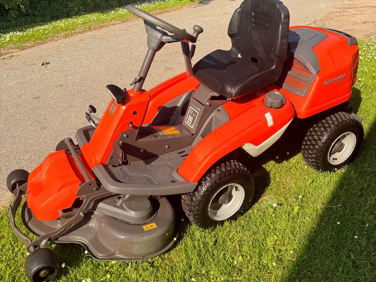 Billede 2 - Husqvarna R214c med kost til.