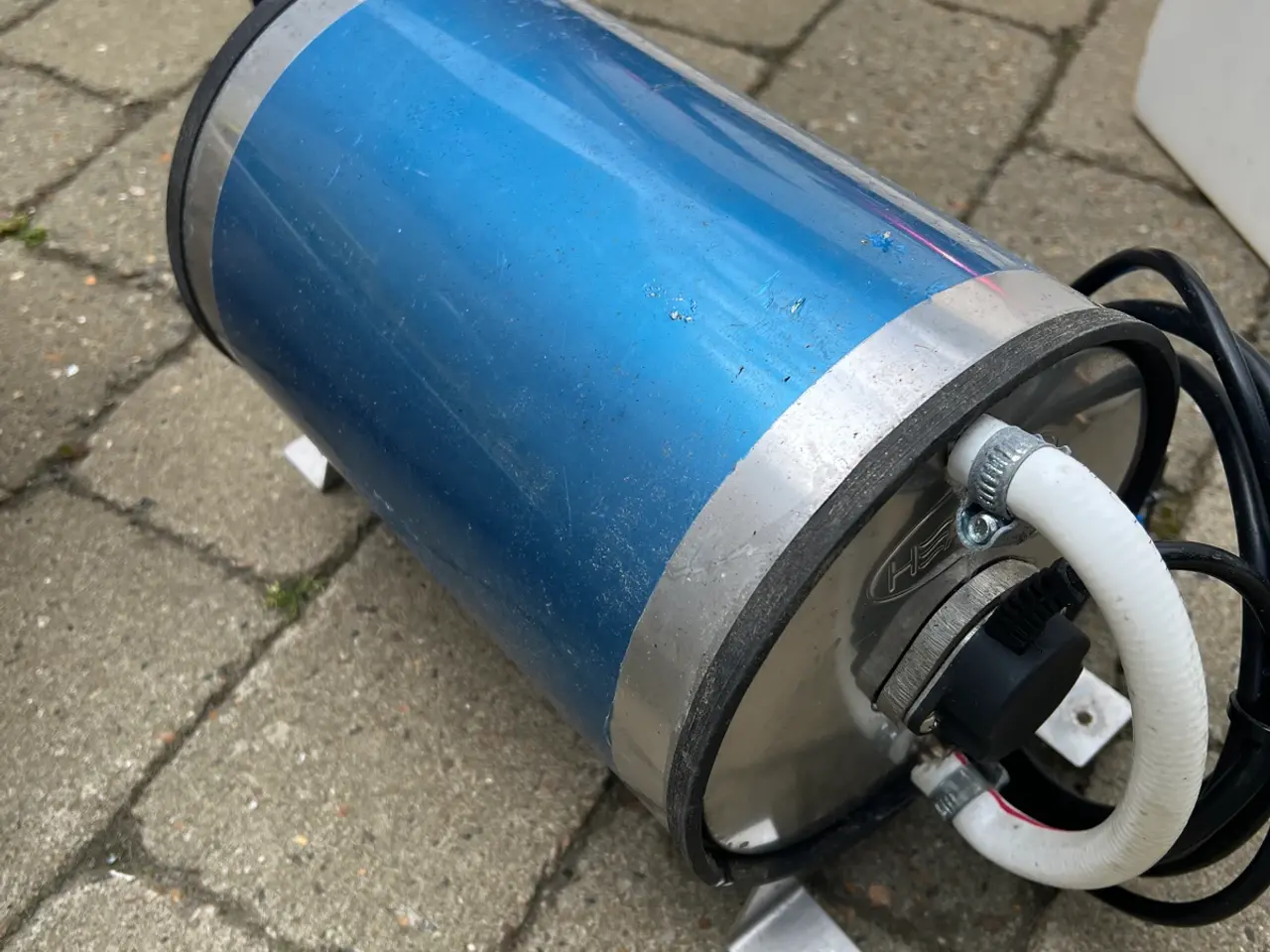 Billede 2 - Campingvask med tank og vandvarmer