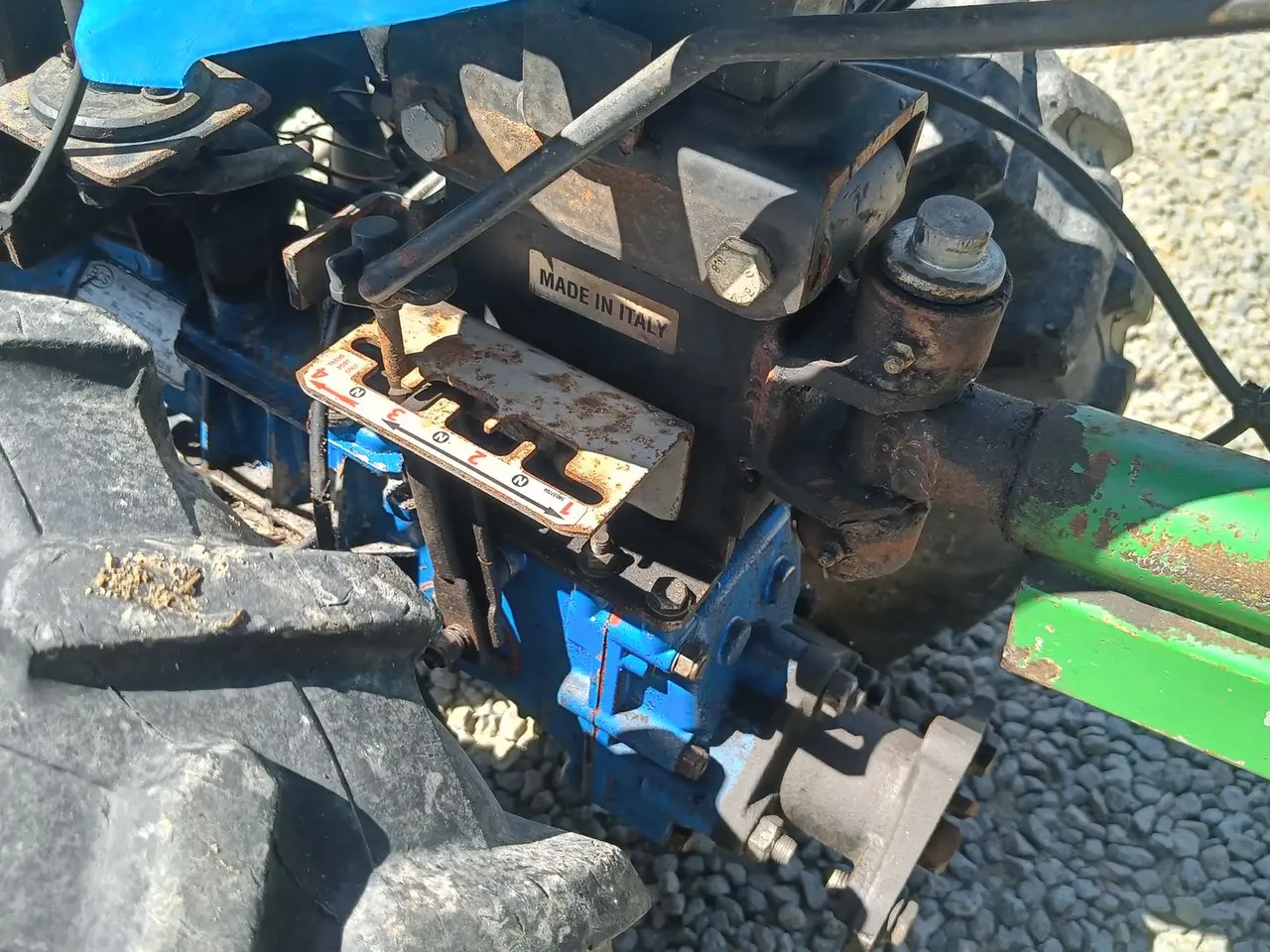 Billede 14 - - - - To hjuls traktor med gødning og sprøjte tilbehør (momsfri)