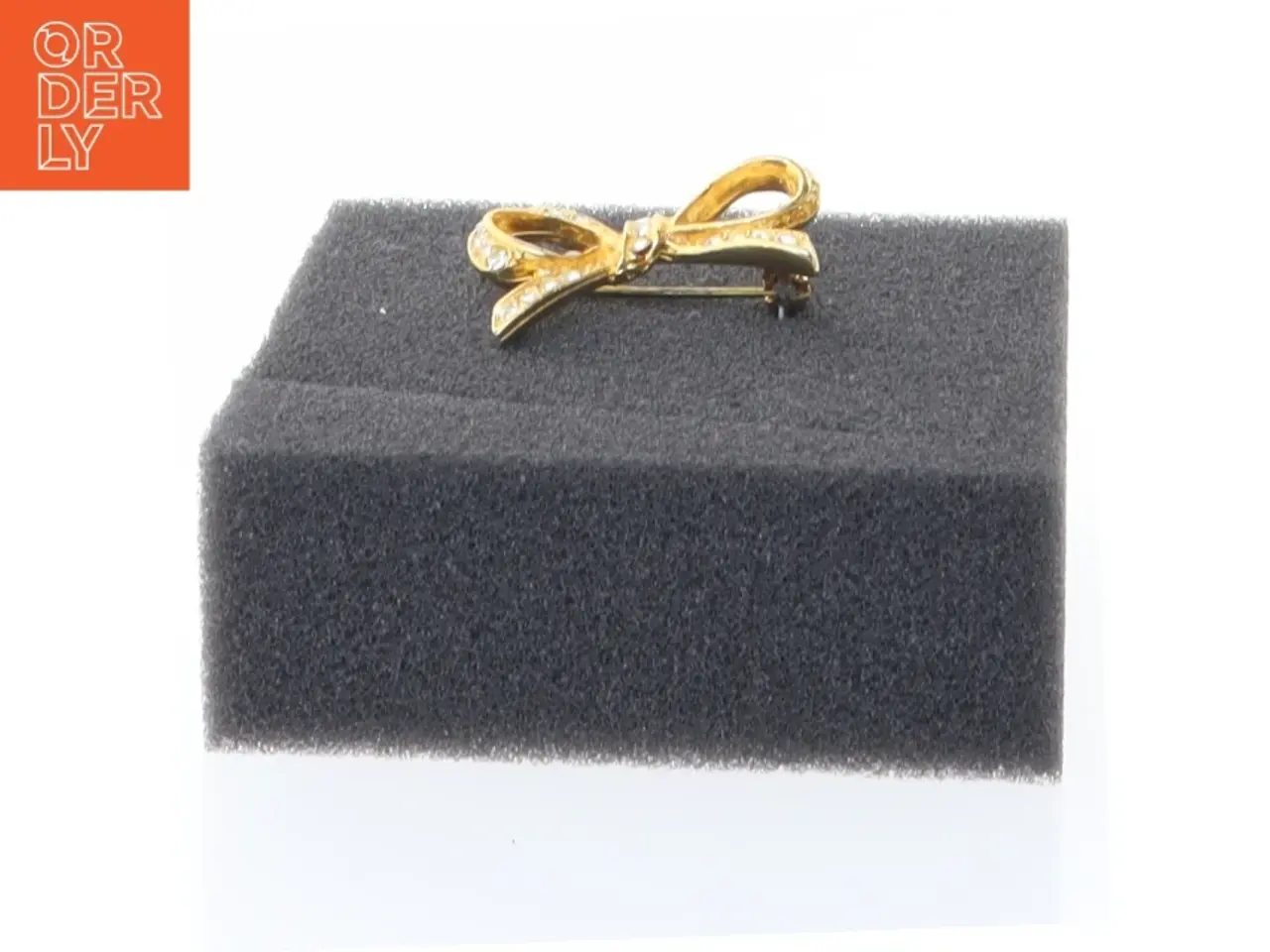 Billede 4 - Gylden broche med simulerede diamanter (str. 3 cm)
