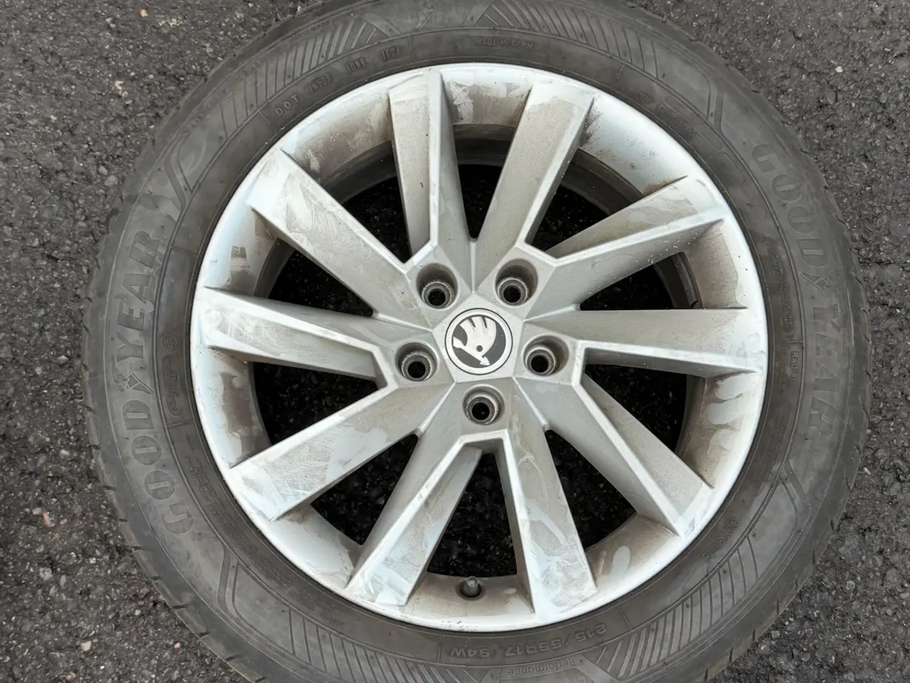 Billede 2 - Skoda alufælge til salg . Sommer dæk på