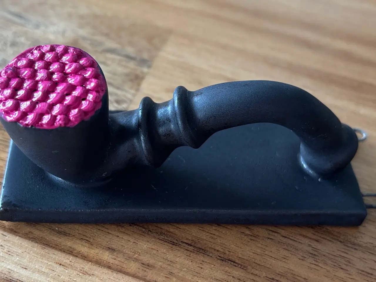 Billede 1 - Lakrids pibe med pink top håndlavet i keramik.