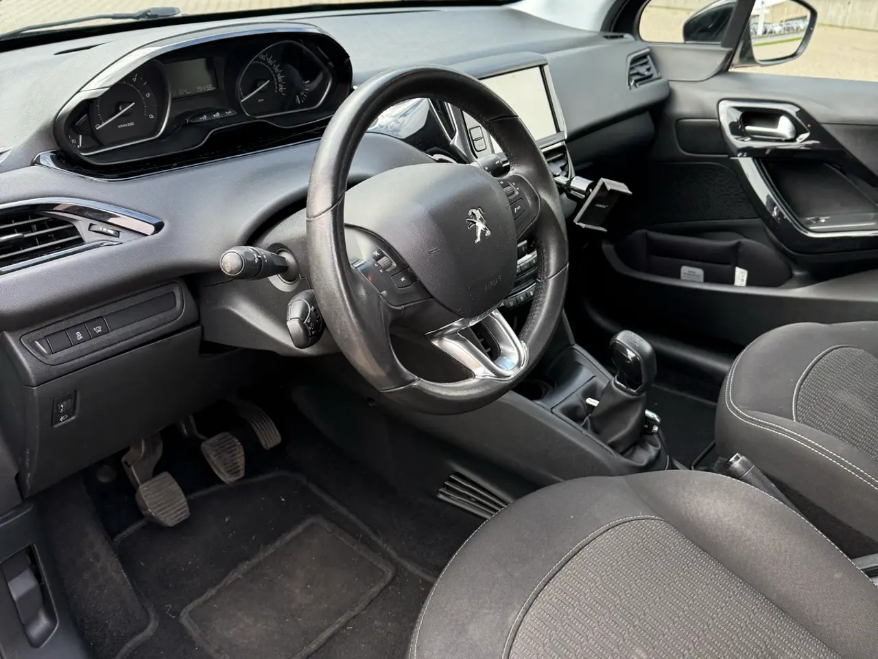 Billede 3 - Peugeot 208 1,6 hdi 100hk 33,3km/