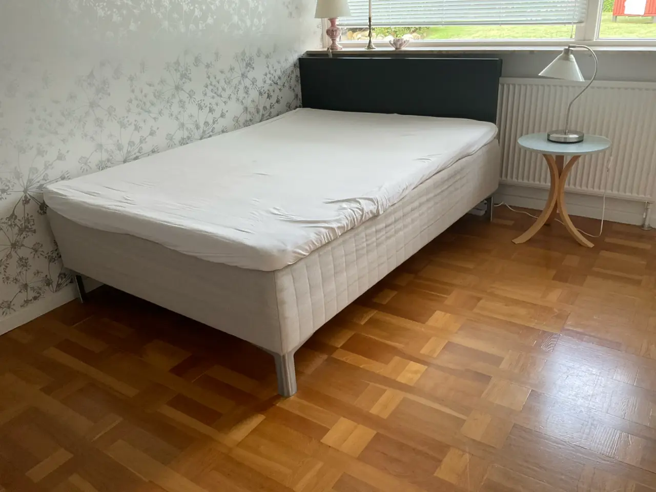 Billede 1 - IKEA dobbeltseng i virkelig god stand.