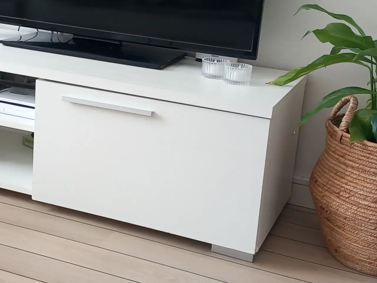 Billede 1 - Tv-skænk