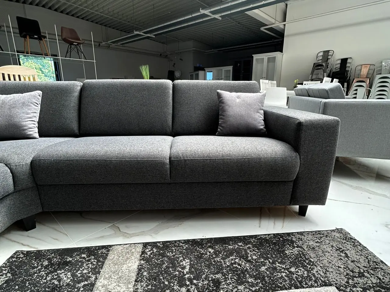 Billede 4 - Mørkegrå venstrevendt chaiselongsofa