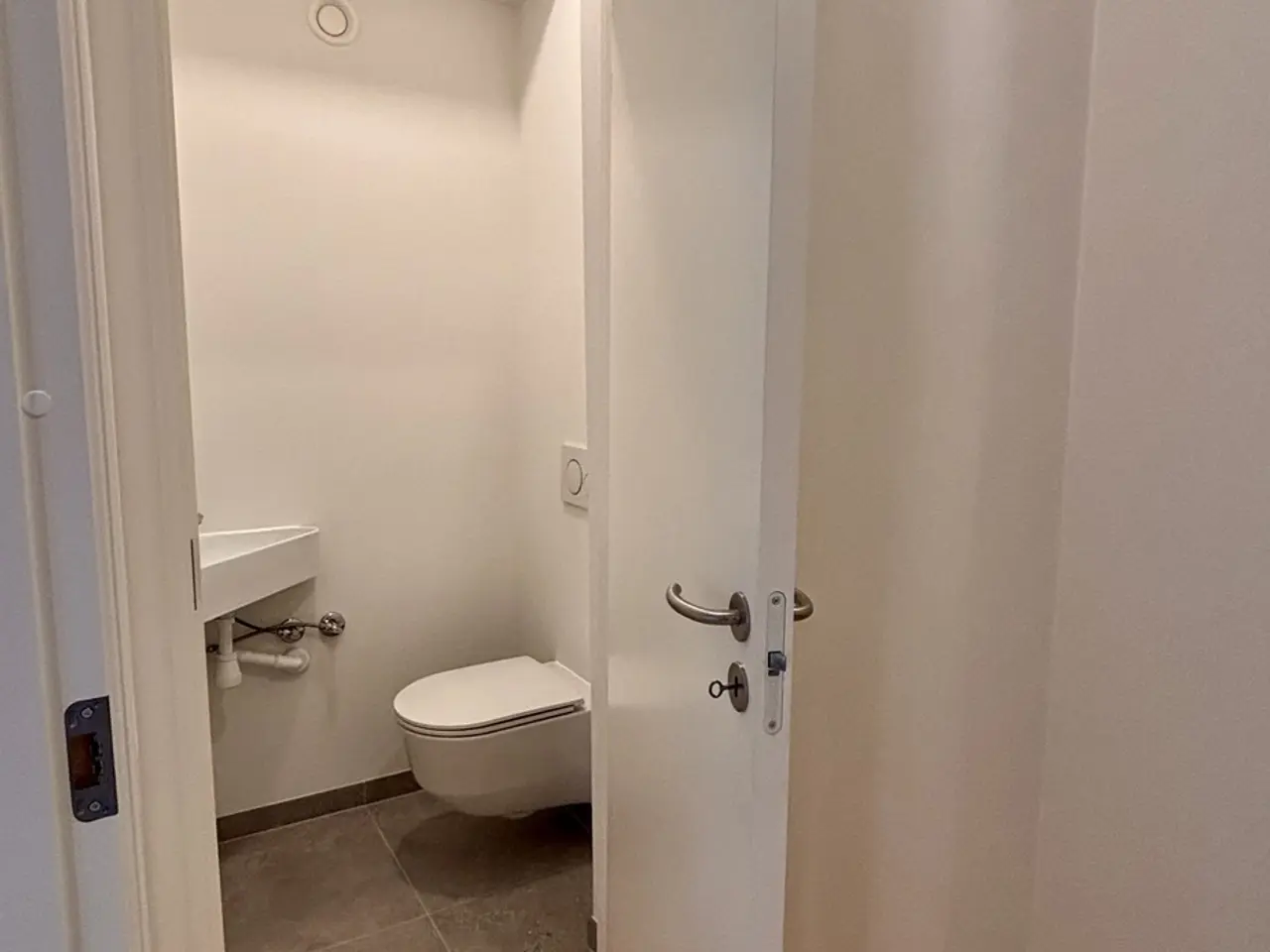 Billede 8 - Nyrenoveret lejemål på central beliggenhed