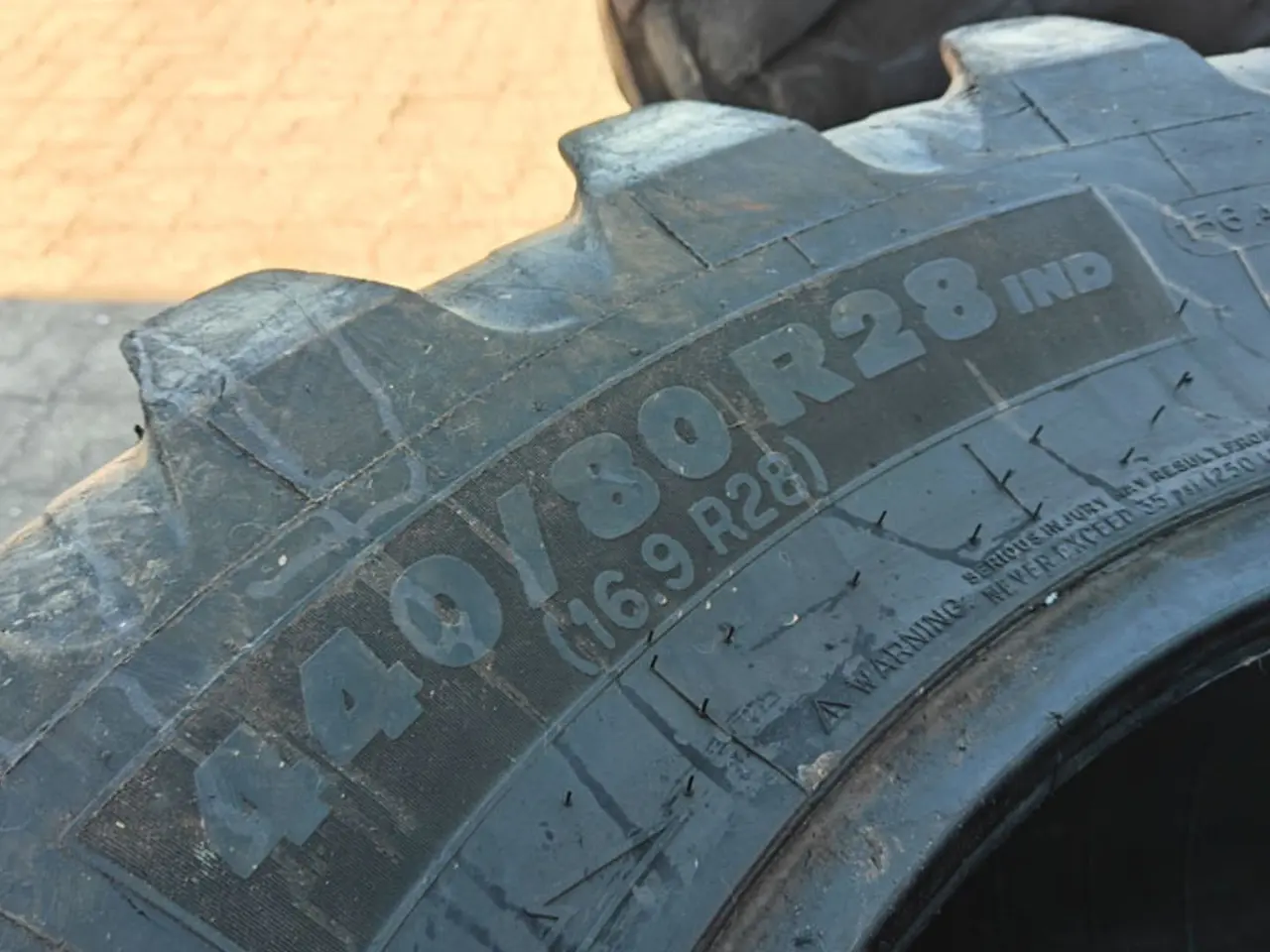 Billede 4 - Michelin 440/80R28