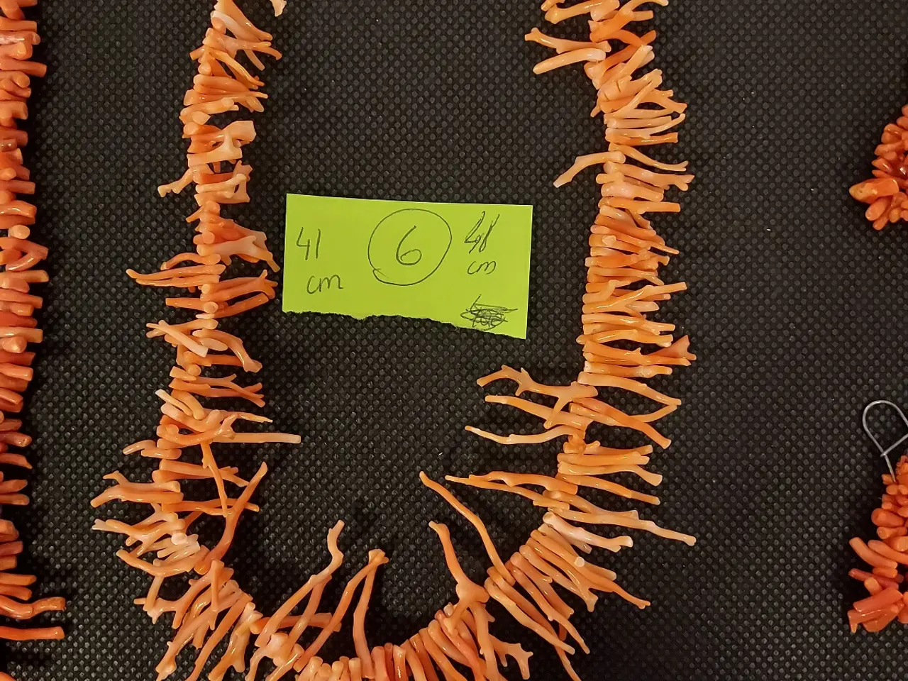 Billede 10 - Koral halskæder, øreringe, broche, ring