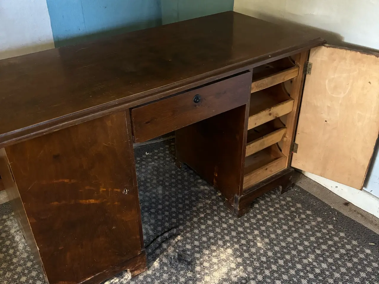 Billede 6 - Retro skrivebord i mørkt træ – mindre model