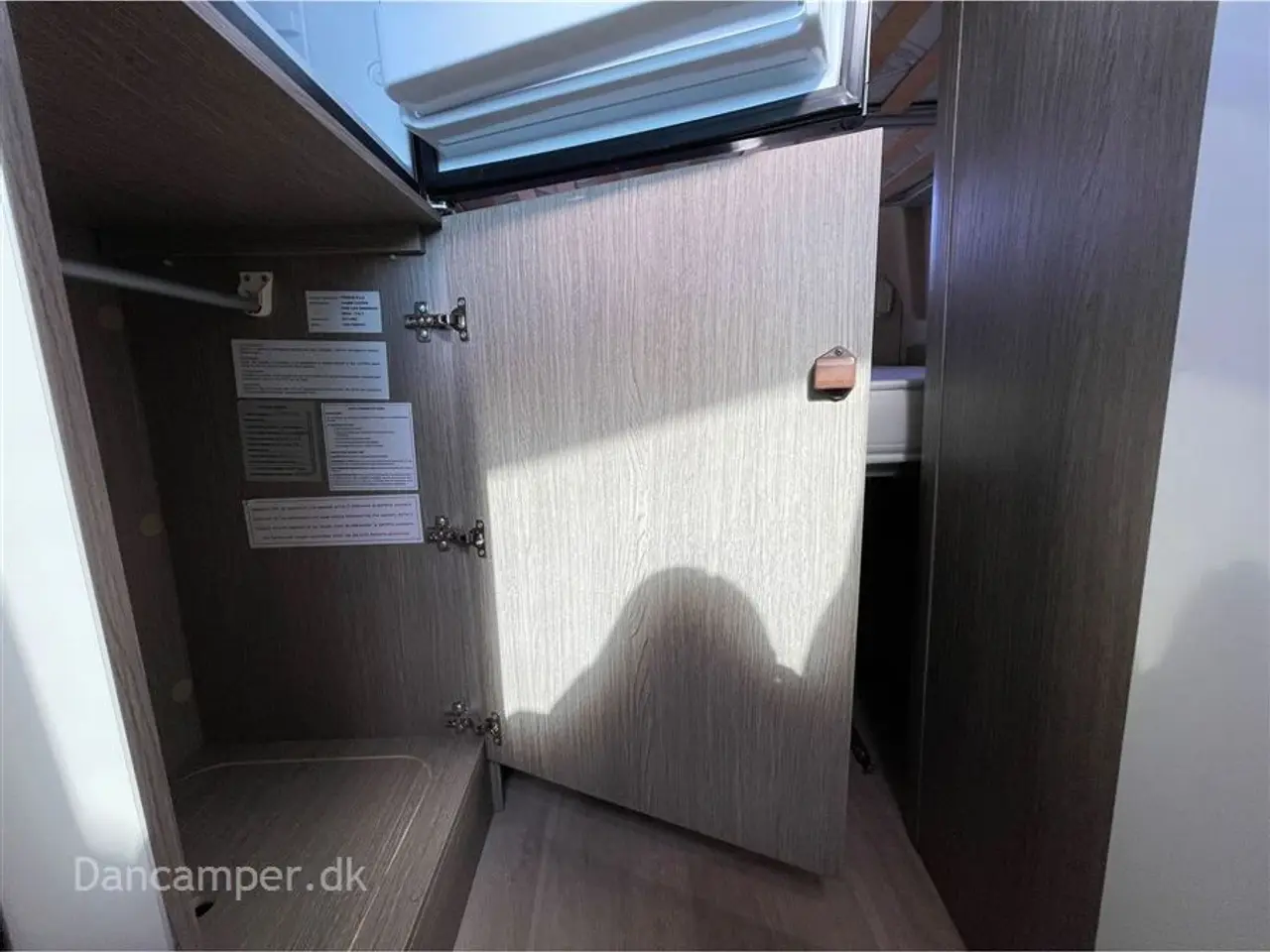 Billede 28 - 2023 - Chausson ROAD LINE V594 VIP MAX UNDER KLARGØRING! Super spændende, kort van med to dobbeltsenge på tværs i køjesystem. 2,2, L motor , 140 HK, solcelle og markise m.m.