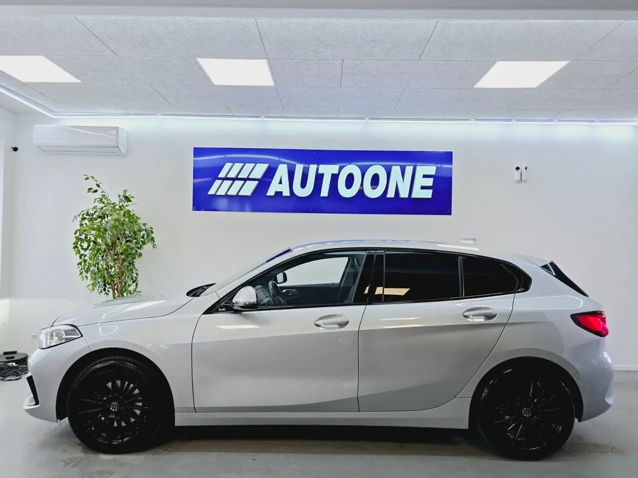 Billede 2 - BMW 118i 1,5 Sport Line aut.
