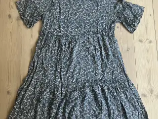 Kjole med blomstermønster 