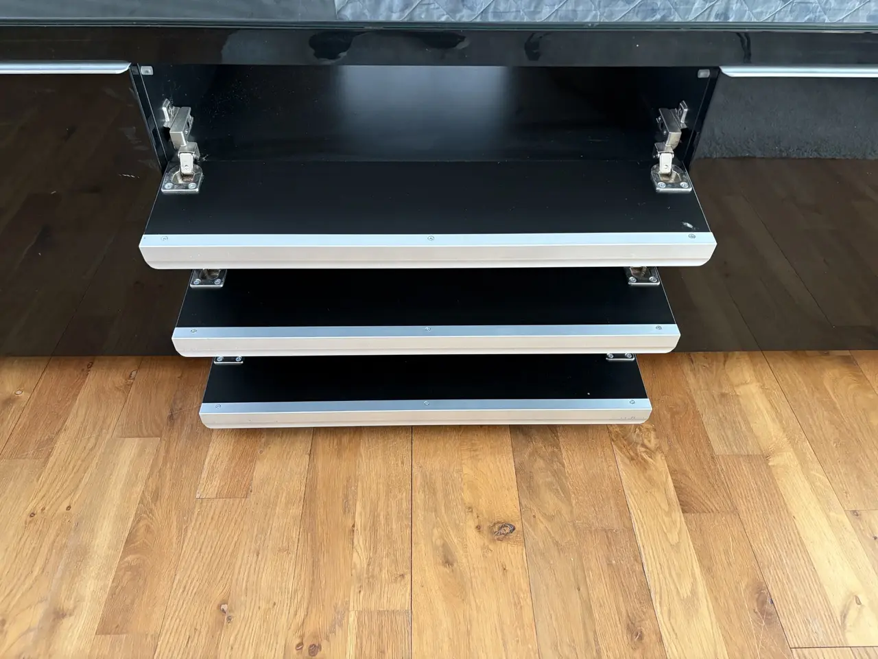 Billede 3 - TV bænk fra Ikea