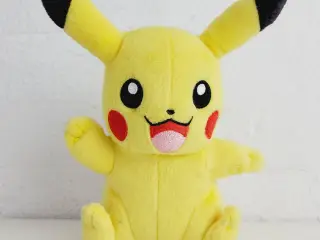 ⭐️- Pokemon Pikachu 2017