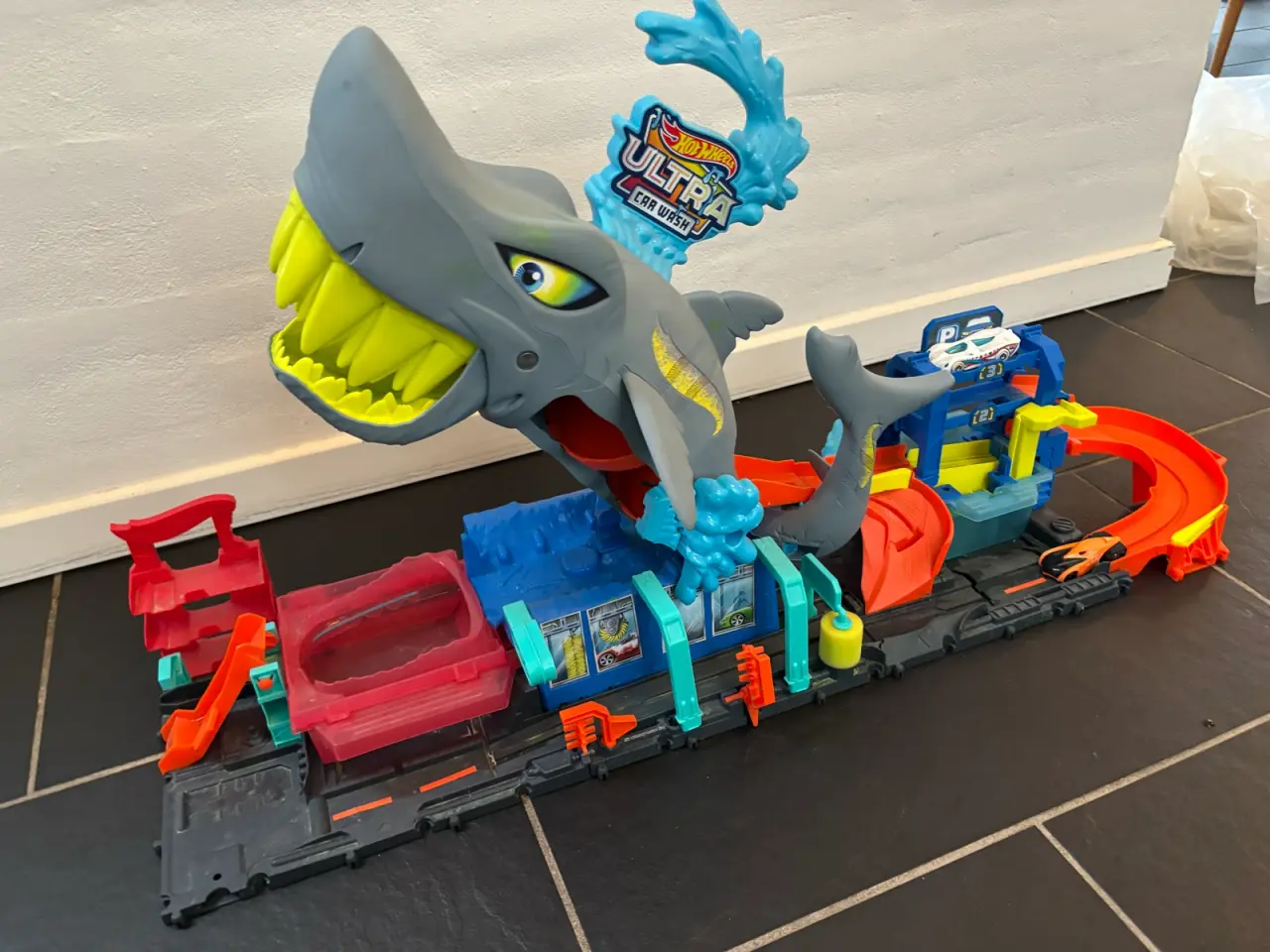Billede 1 - Hot Wheels City Ultra Shark Car Wash