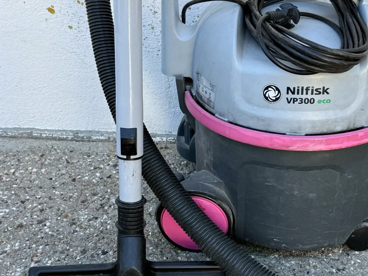 Billede 4 - Nilfisk VP300 eco støvsuger grå/lyserød.