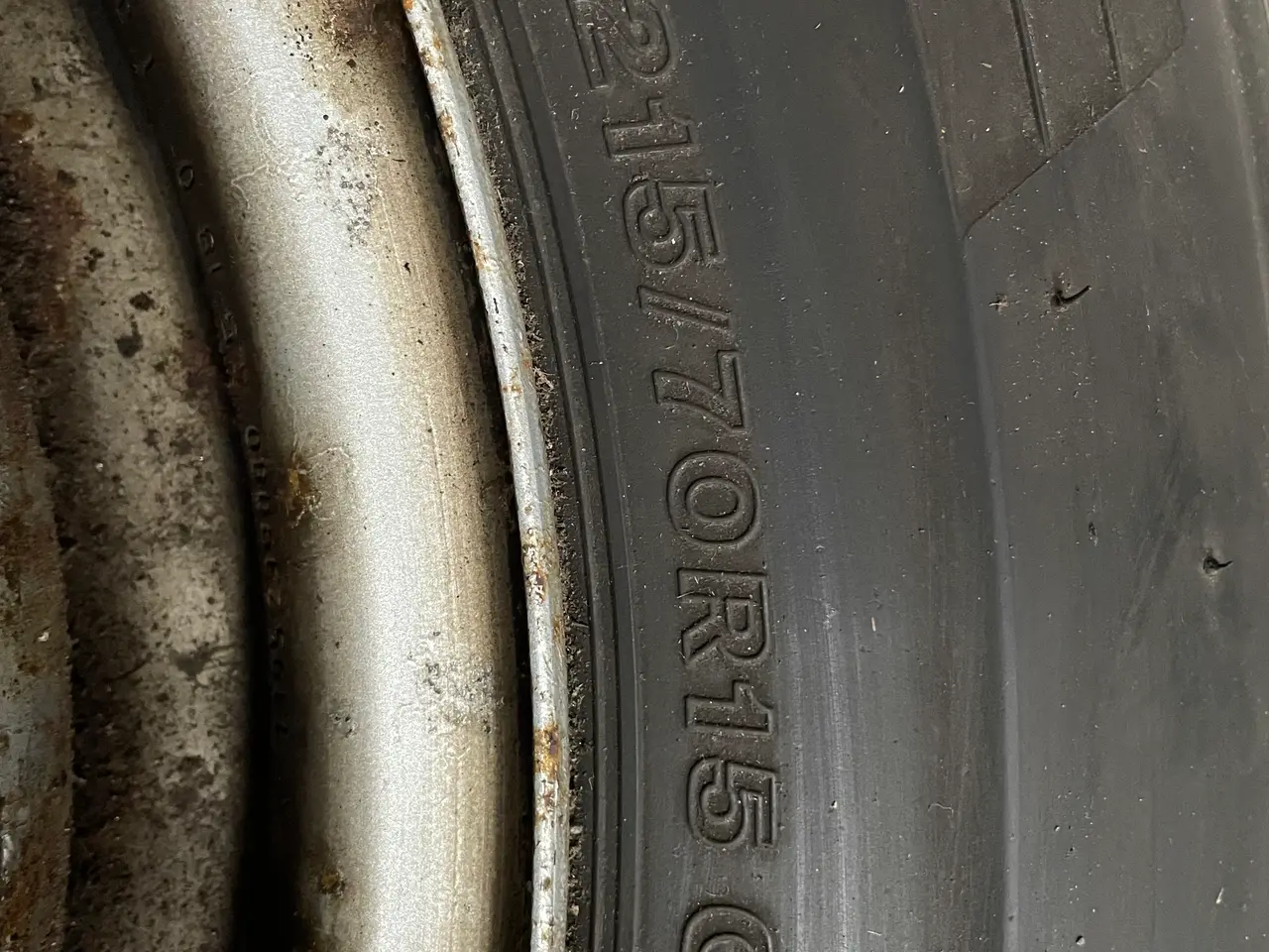 Billede 3 - Dæk med stålfælge-4 stk 215/70 R 15 bridgestone