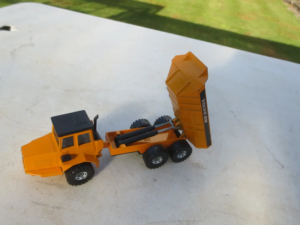 Billede 4 - 1 stk Volvo Dumper Model A25 og model Bus og Bil