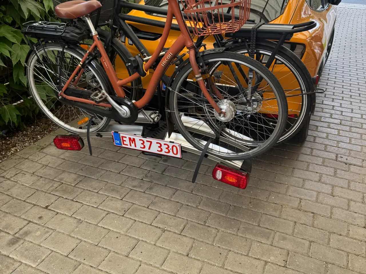 Billede 6 - Cykelholdet til 2 elcykler