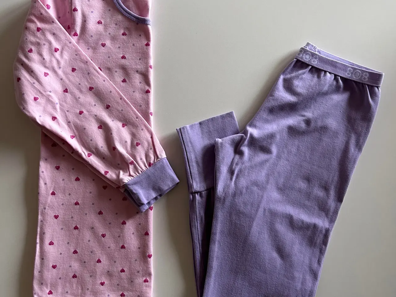 Billede 2 - 808 pyjamas, str. 8, 2 sæt - NYE!