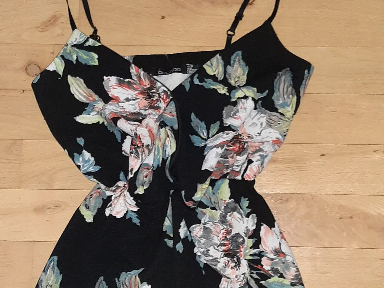Billede 5 - Jumpsuit f.BooHoo /flotte blomster/stropper 