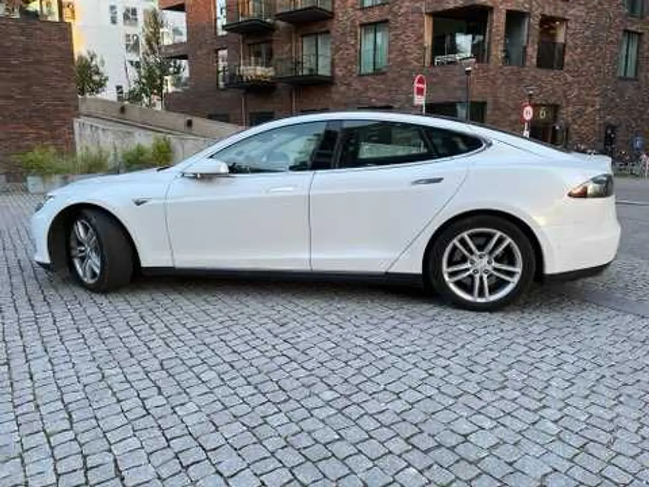 Billede 2 - Tesla S85 - som ny.