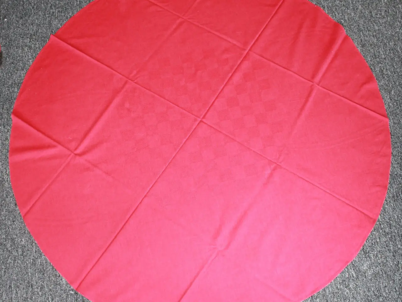 Billede 1 - rund dug, Ø 143 cm
