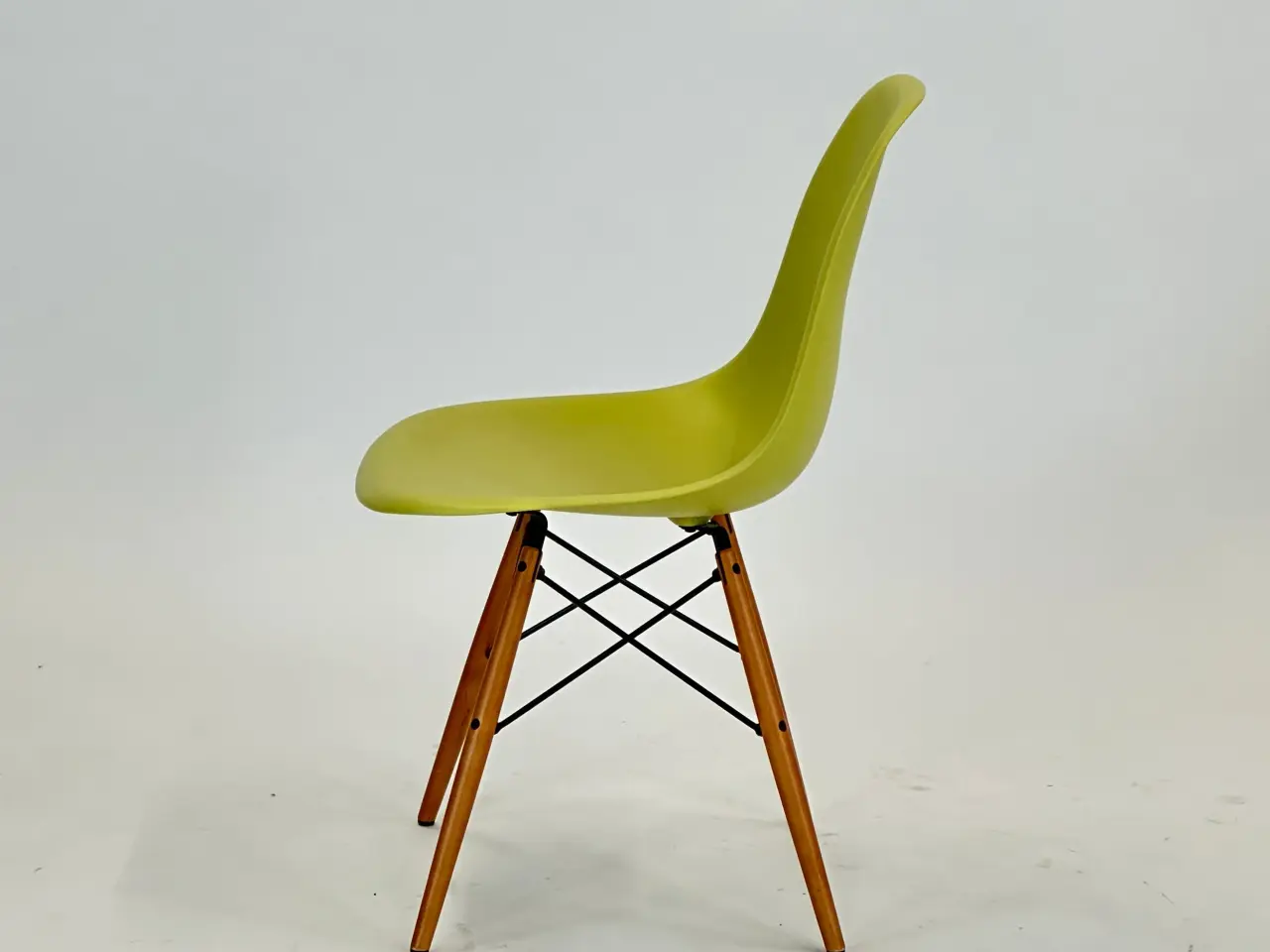 Billede 4 - Vitra DSW Stol – Gul med Træ Stel