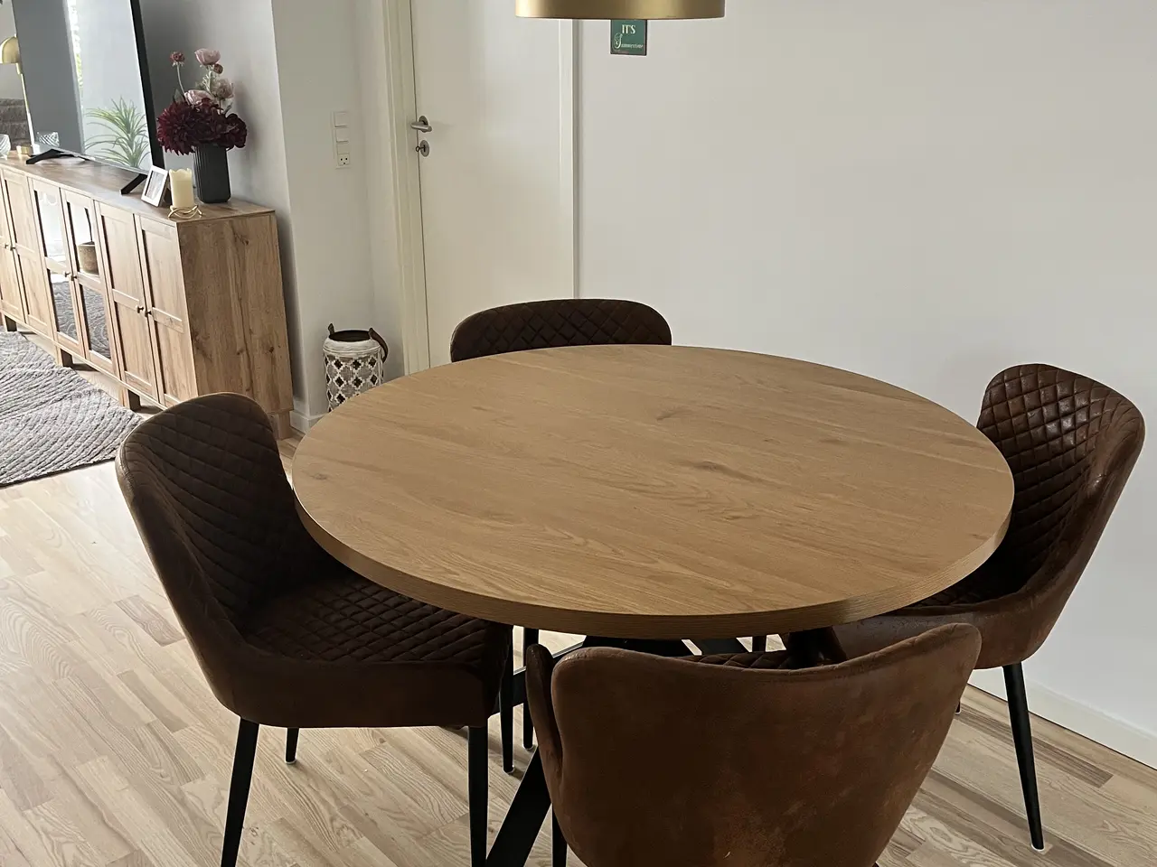 Billede 2 - Spisebord og stole fra jysk 