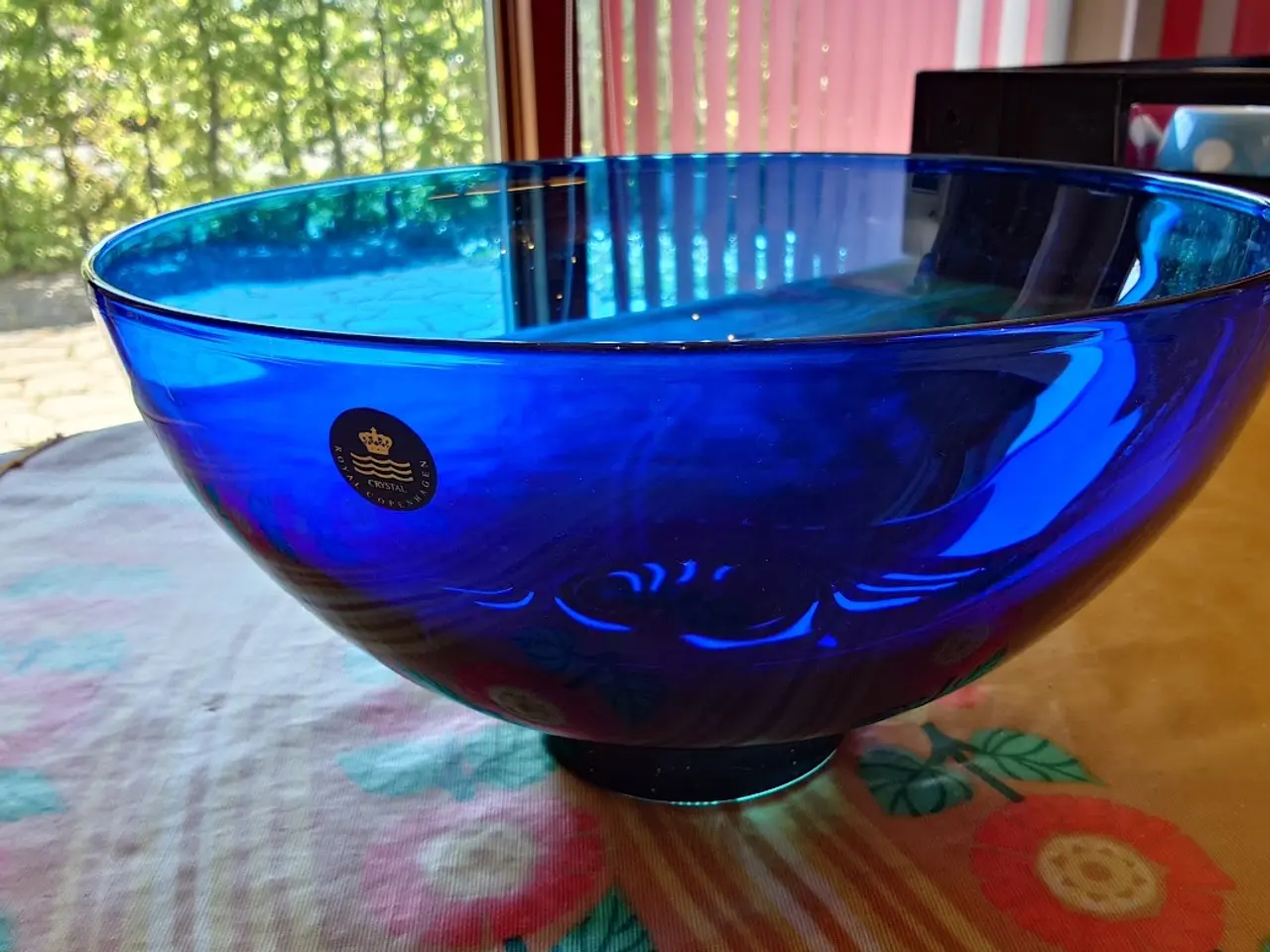 Billede 1 - Stor blå glasskål / kunstglasskål