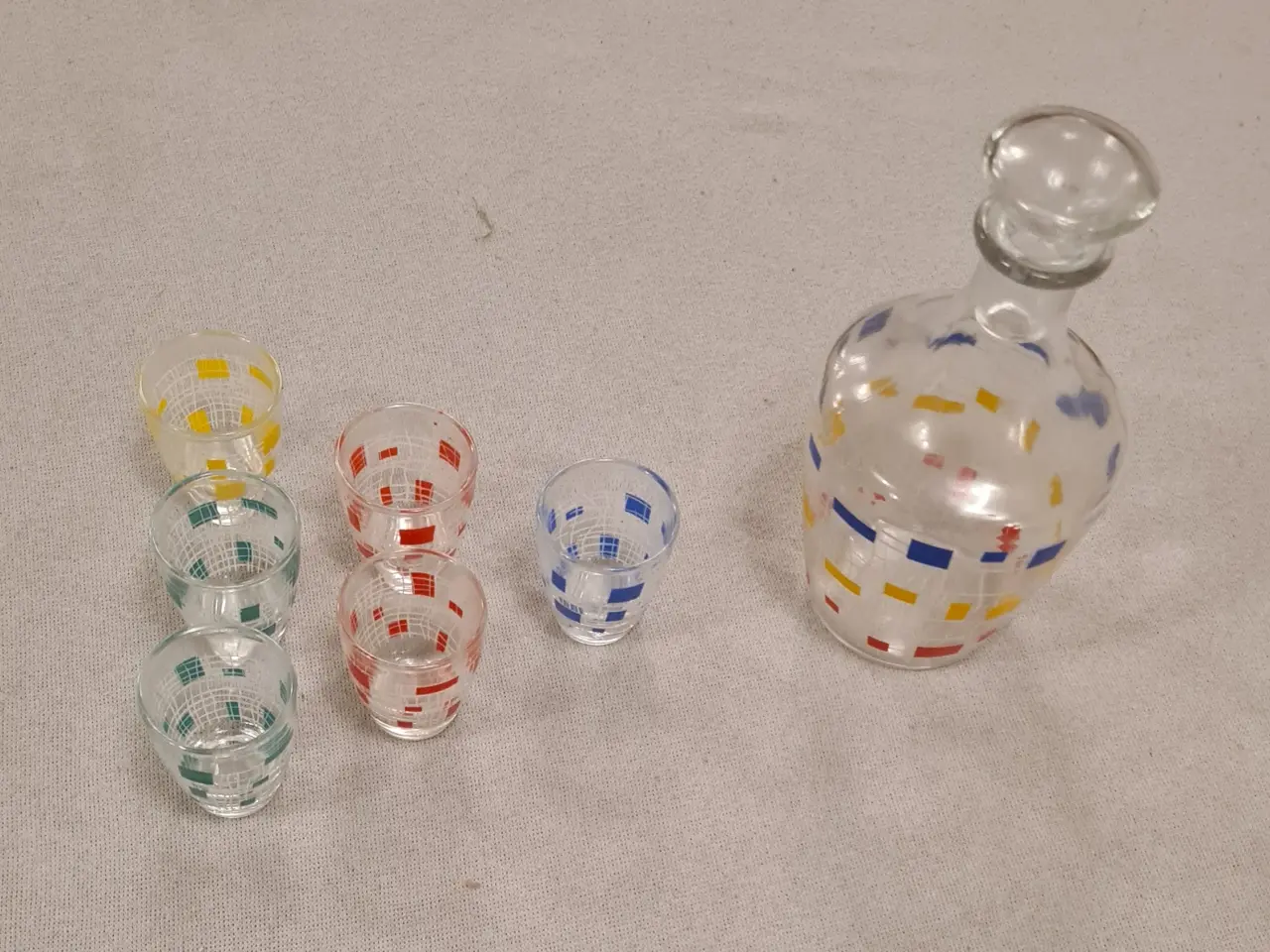 Billede 4 - Glas karaffel med farvede firkanter