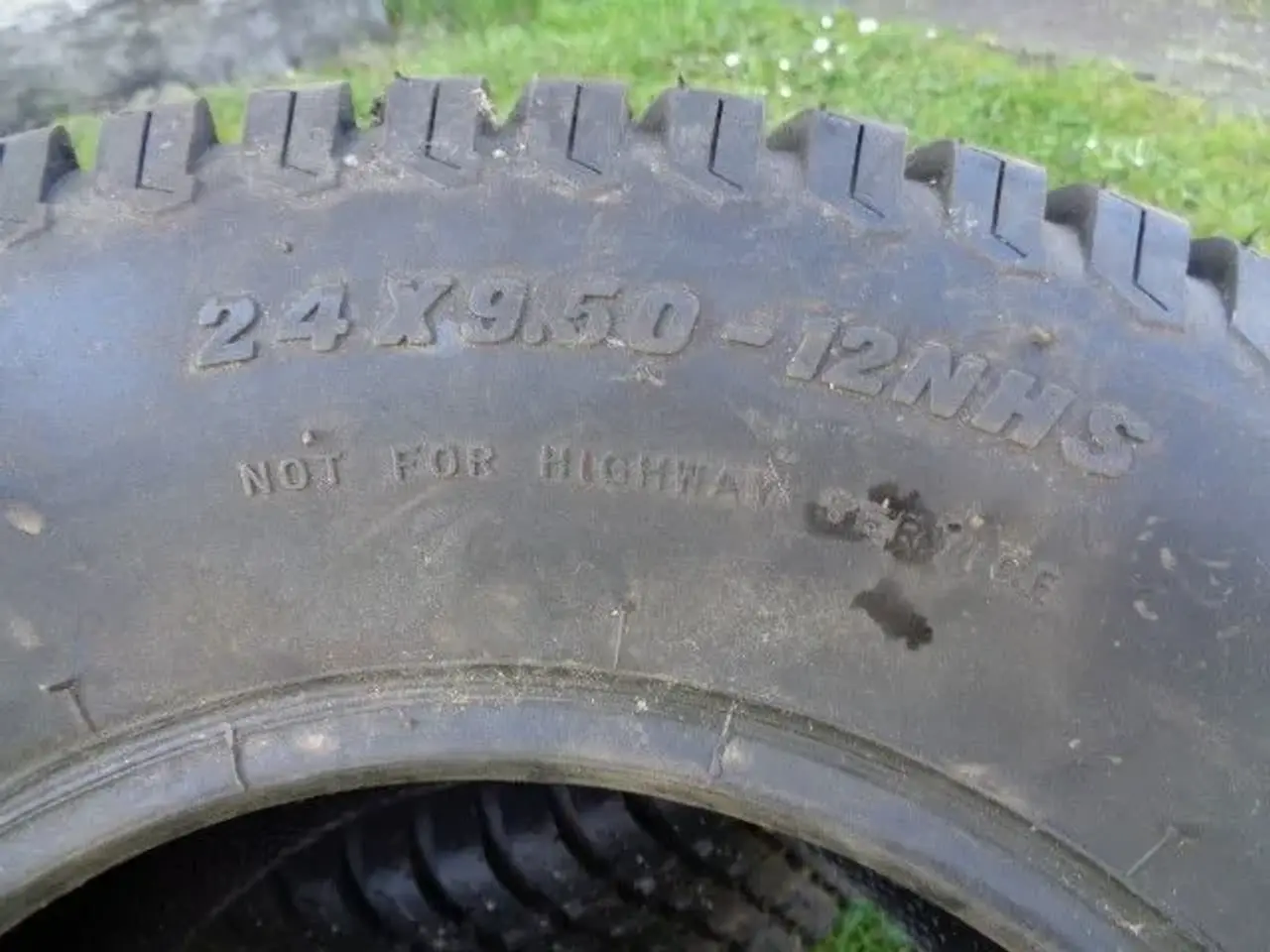 Billede 1 - Dæk til plænetraktor 