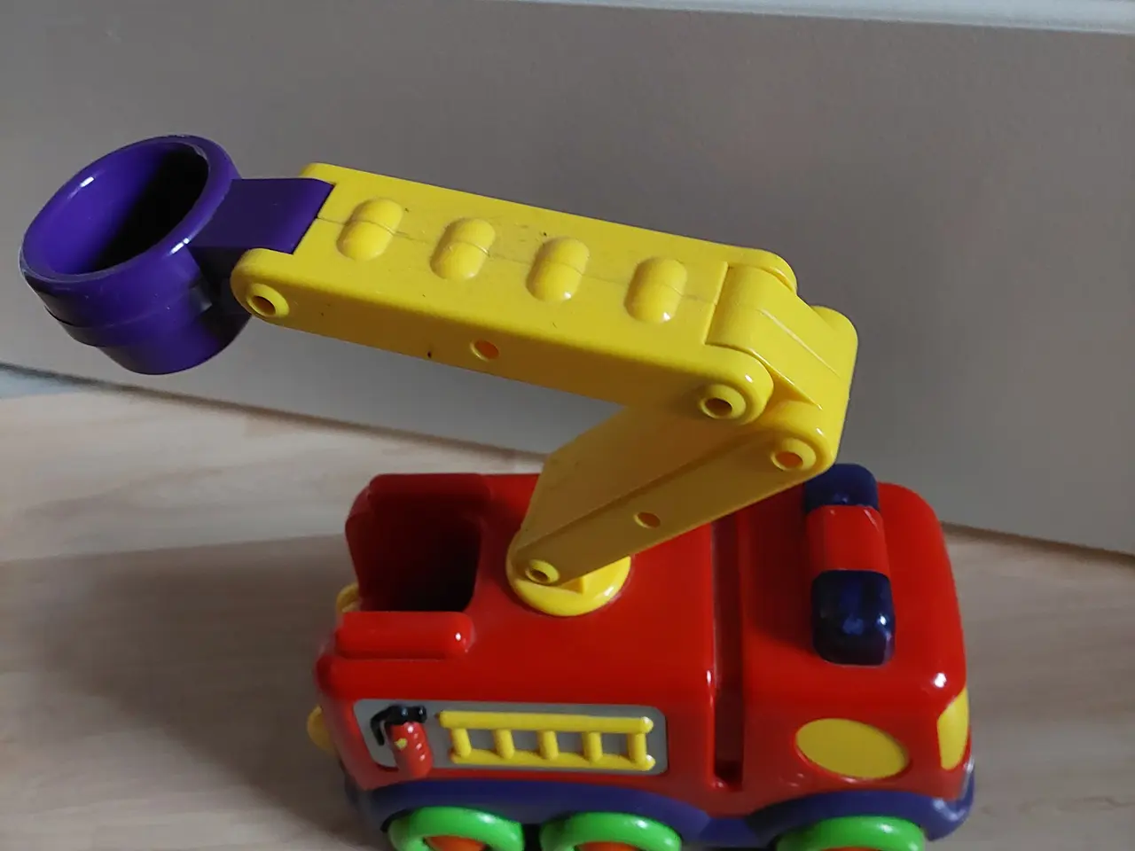 Billede 2 - Fin Brandbil fra Toy m stige Lys og lyd 