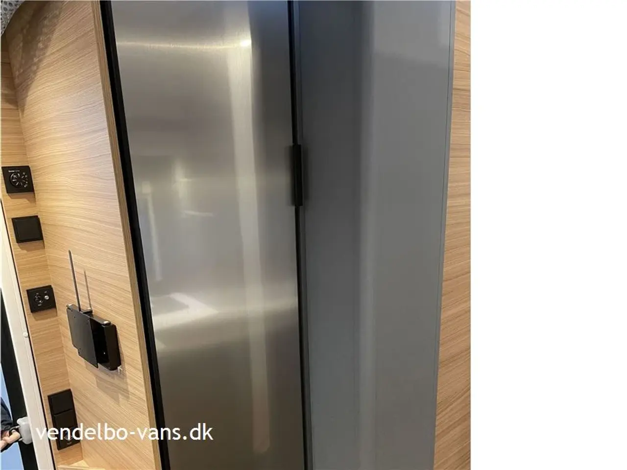 Billede 15 - 2026 - Dethleffs Just T 7052 DBM - 90 Year Fritstående dobbeltseng med ekstra stor garage neden under