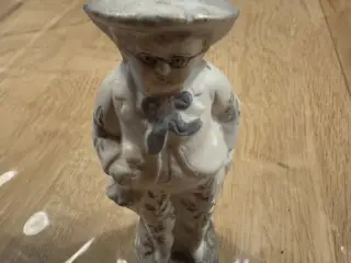 Lille figur af dreng m/ høj hat