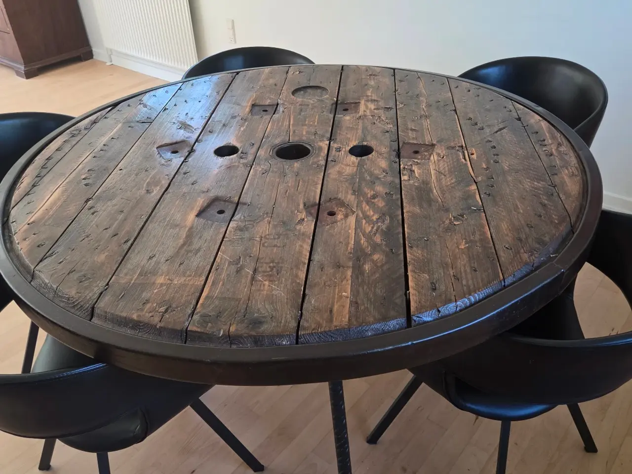 Billede 1 - Rustik Spisebord ø140