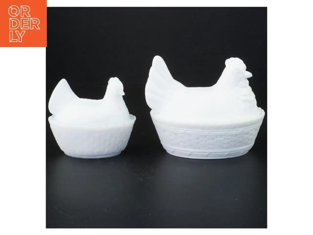 Billede 1 - 2 stk. Høns i kurv Opaline mælkeglas sæt (str. 14 x 11 x 11 cm og 10 x 7 komma 5 x 9 cm)