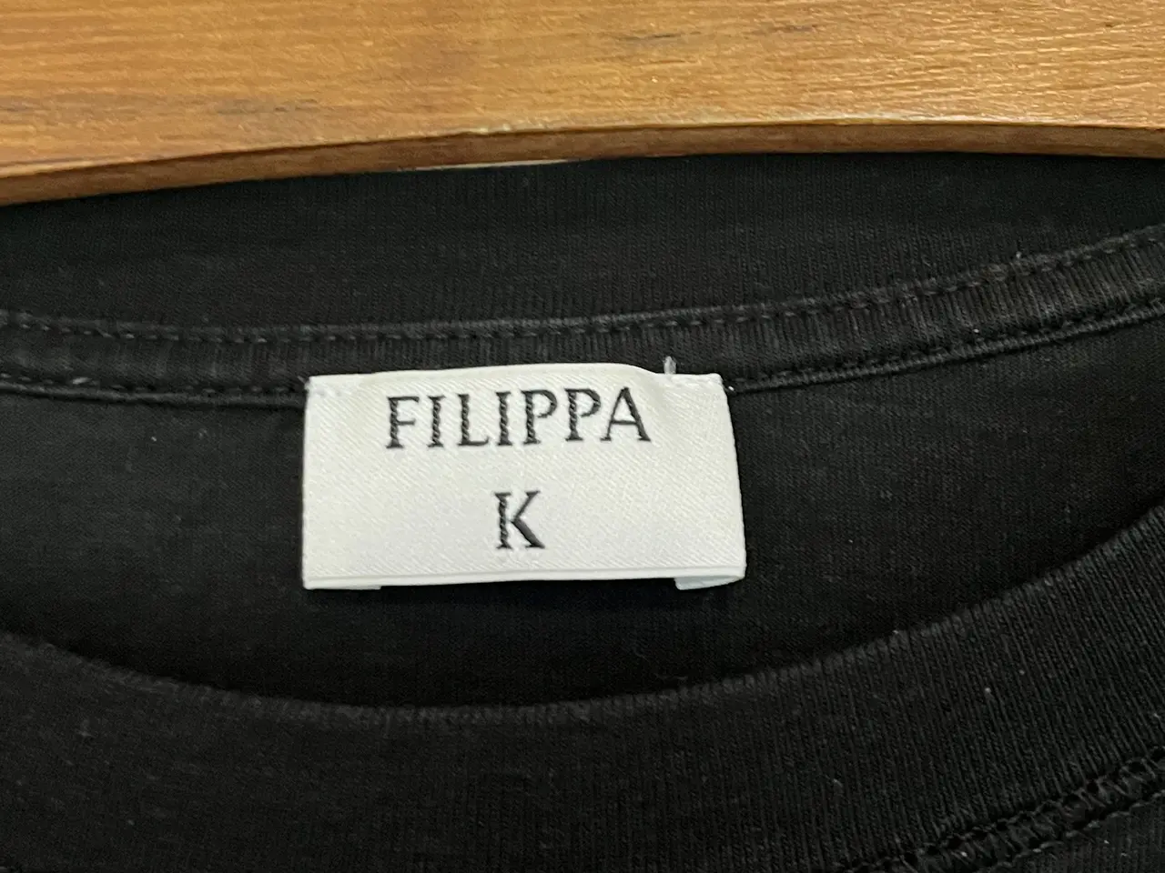 Billede 3 - Sort t-shirt fra Filippa K