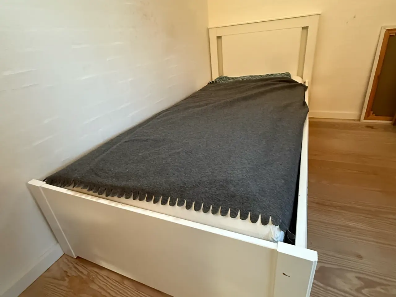 Billede 1 - Enkeltseng med 2 store skuffer incl madras, 