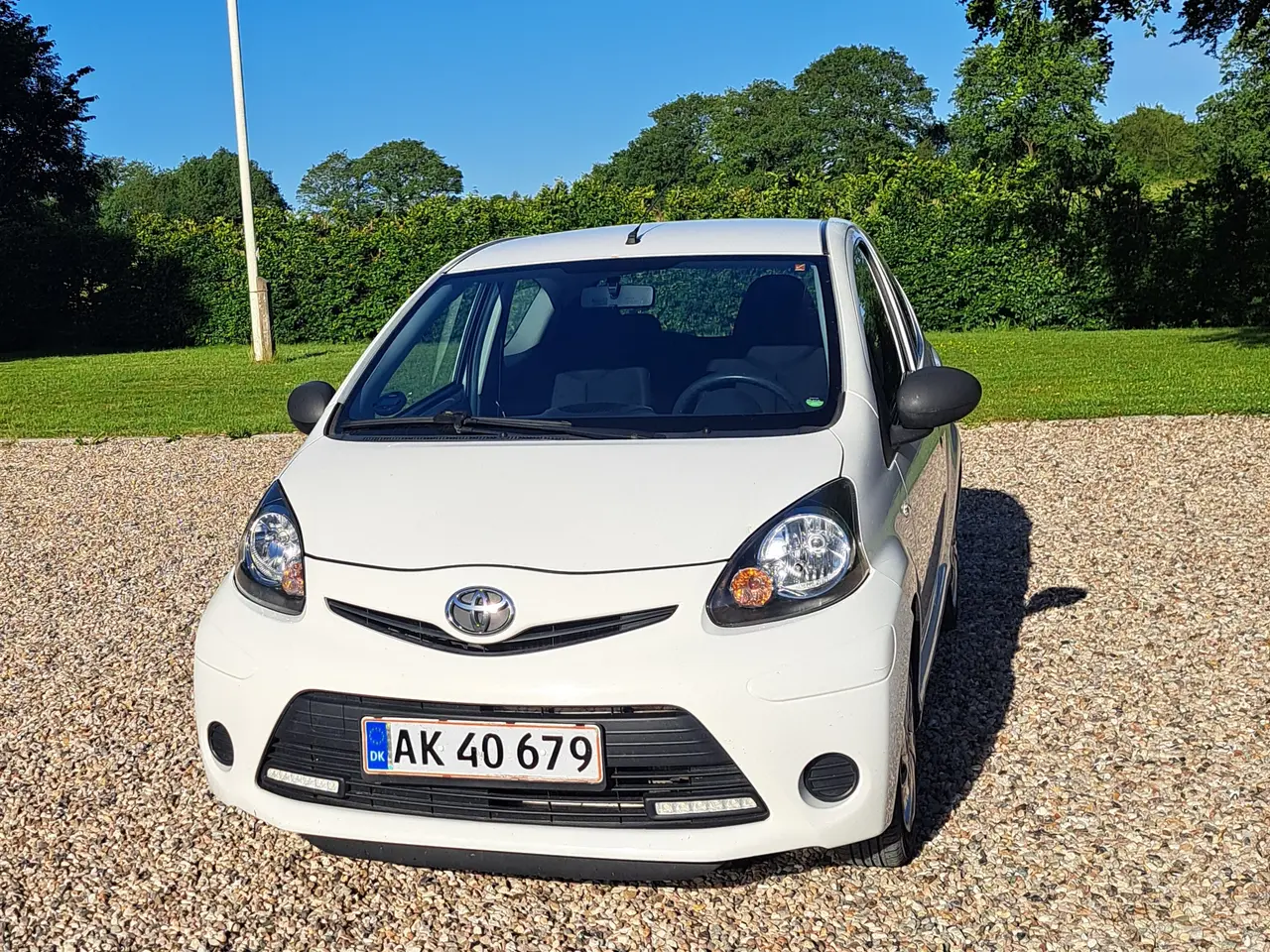 Billede 1 - helt nysynet Aygo sælges med vinterdæk