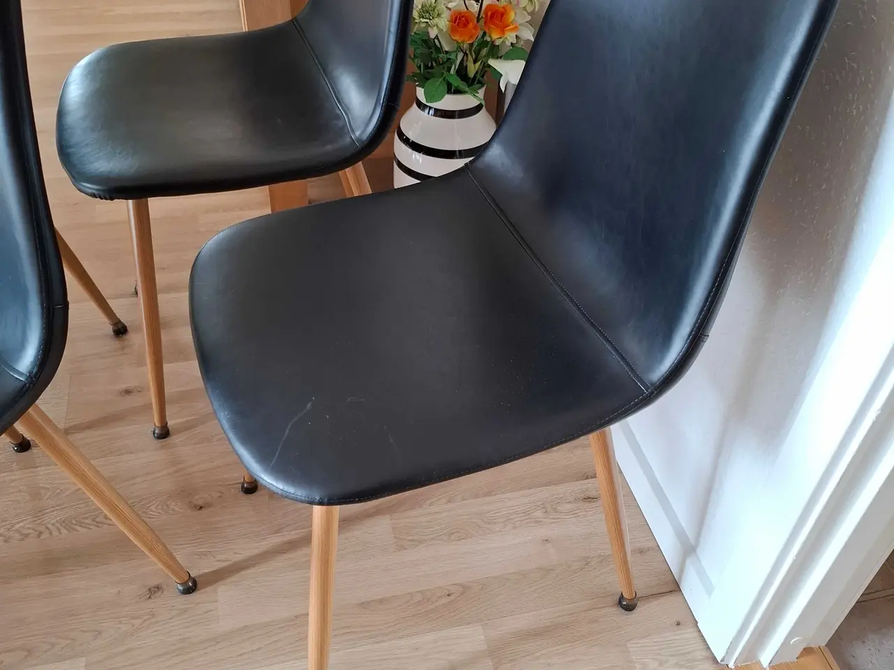 Billede 3 - Spisebord med 4 stole